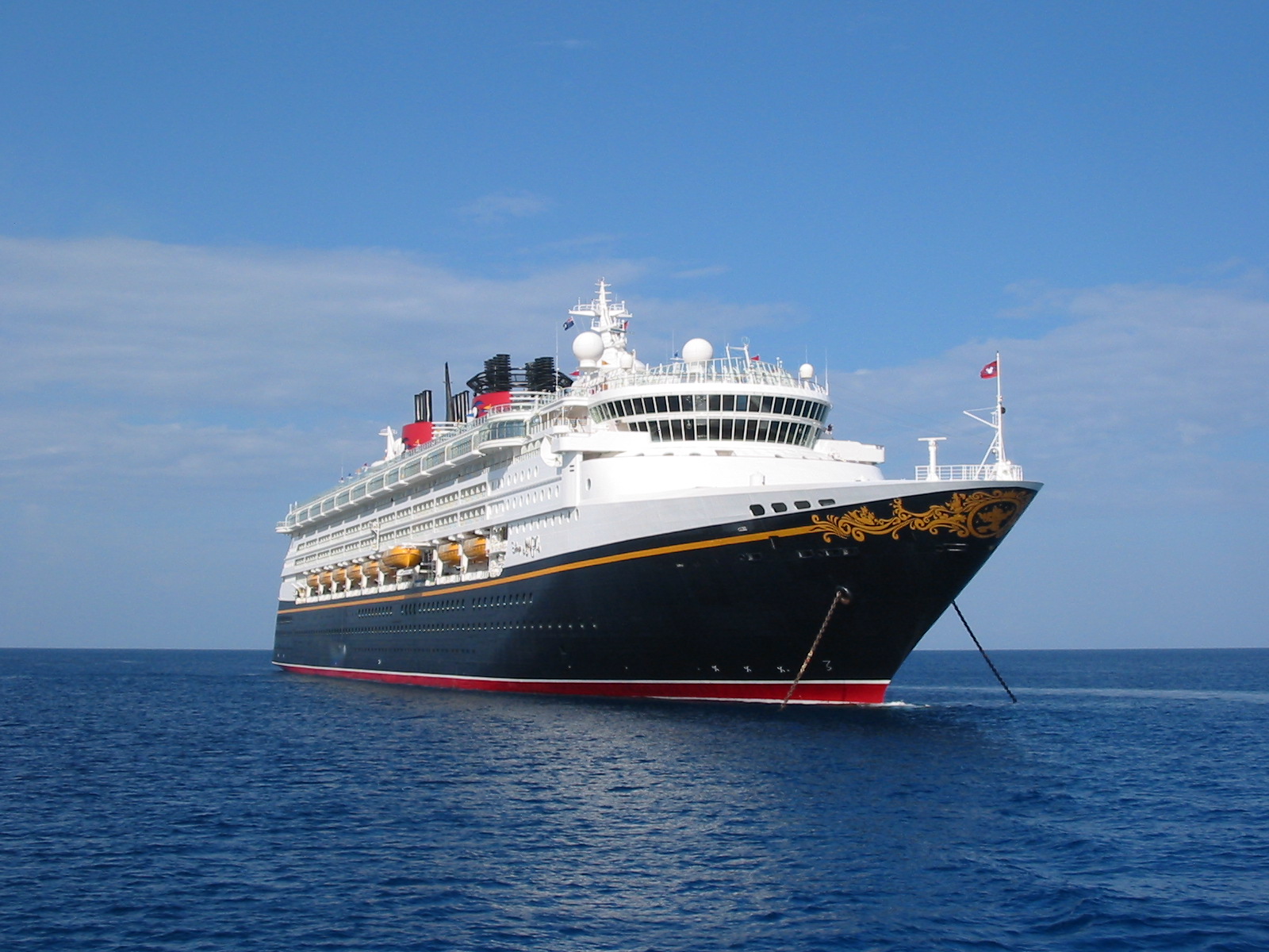 cruise ship on the ocean wallpaper 1600x1200