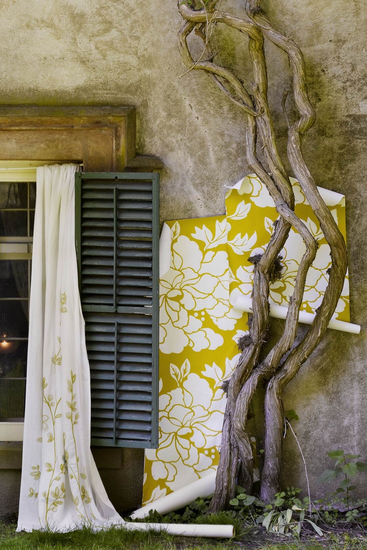 Paeonia Wallpaper In Gold By Porridge For Anthropologie This Photo