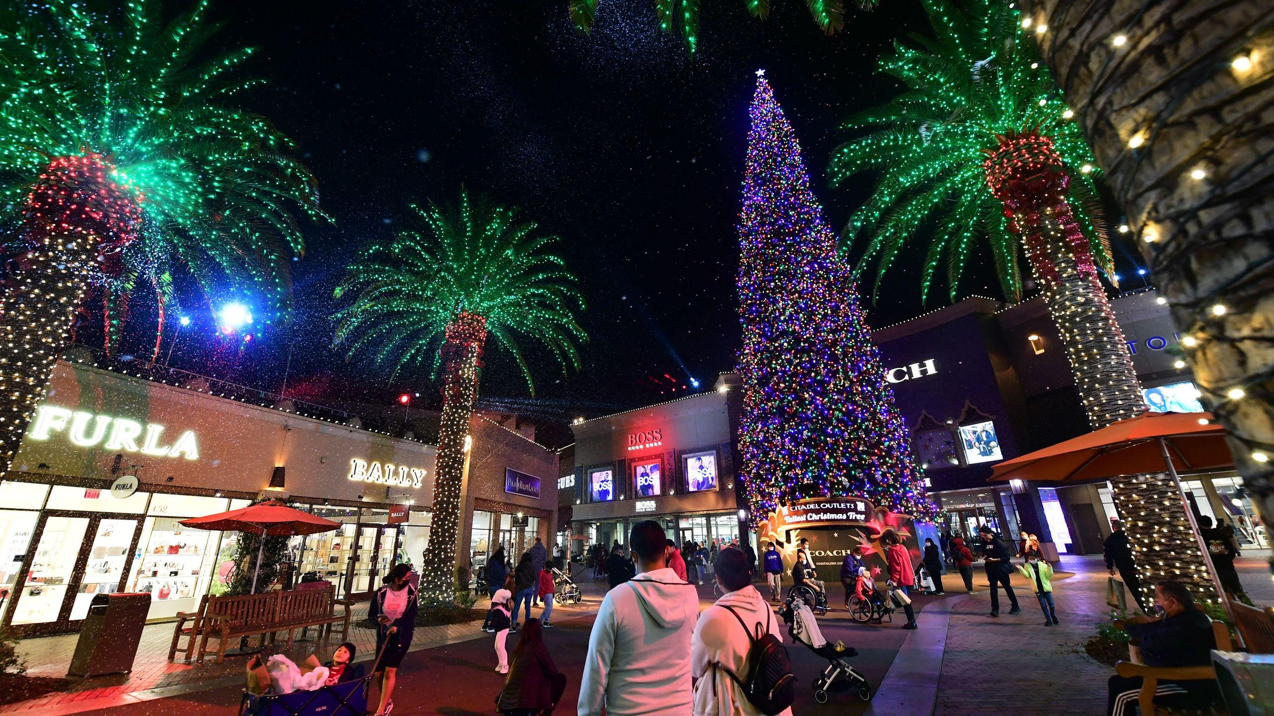 This Is Where To See Holiday Lights In California