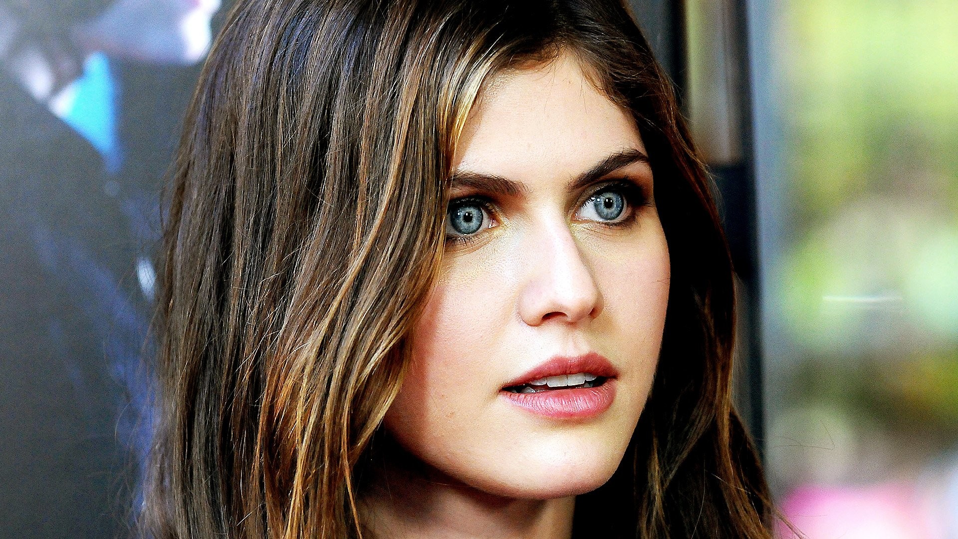 Alexandra Daddario Wallpaper
