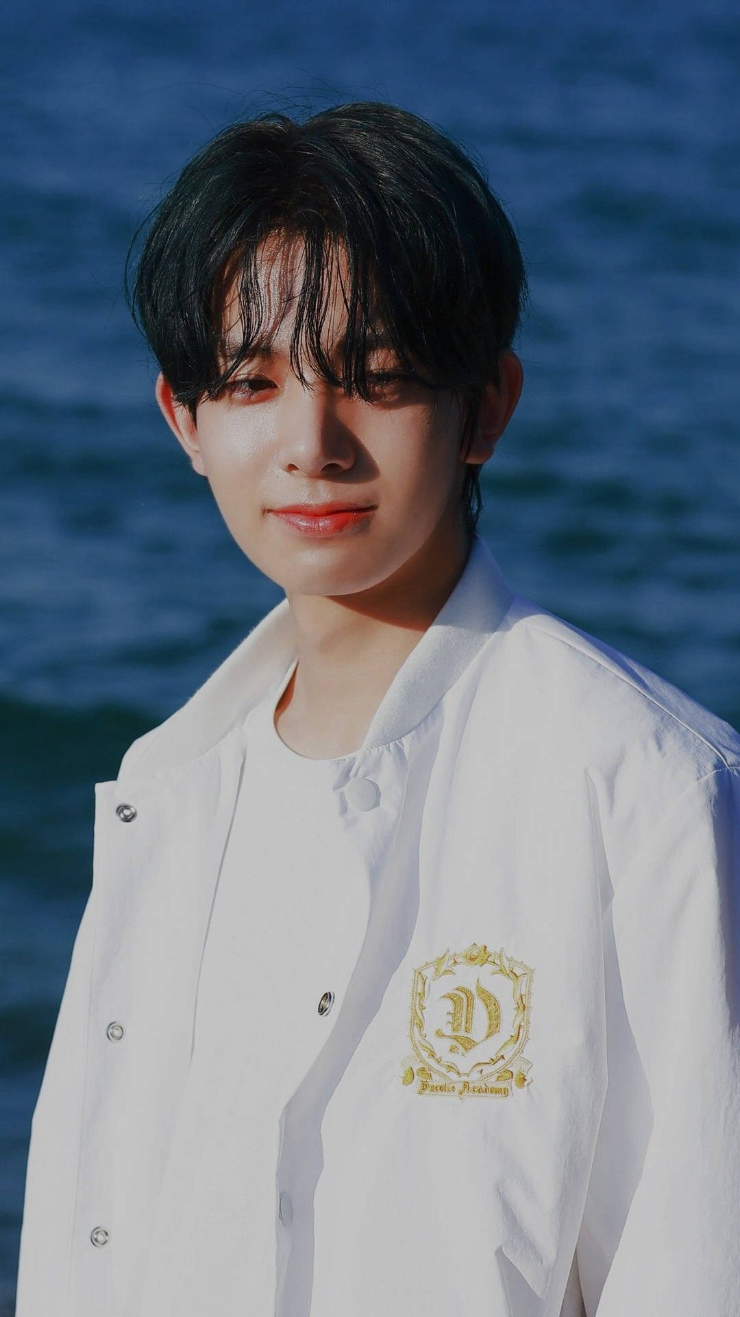 Enhypen Heeseung In A White Outfit Miqgwy05kr6yqng2 Wallpaper