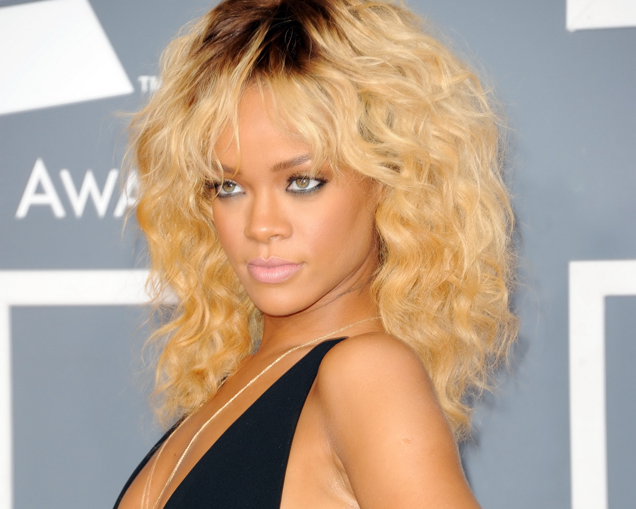 Rihanna Blonde Wallpaper X HD Res