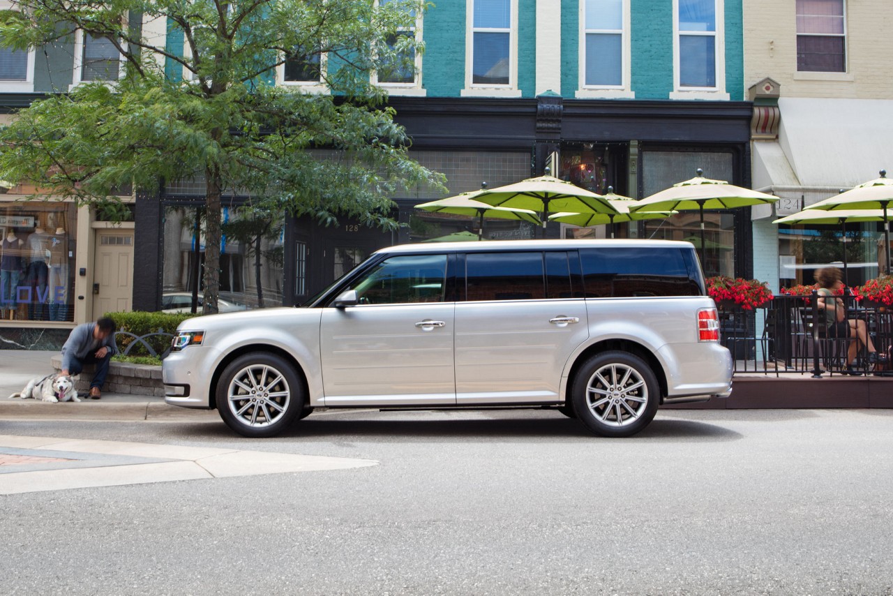 Ford Flex Suv Side Park On Road In City HD Wallpaper