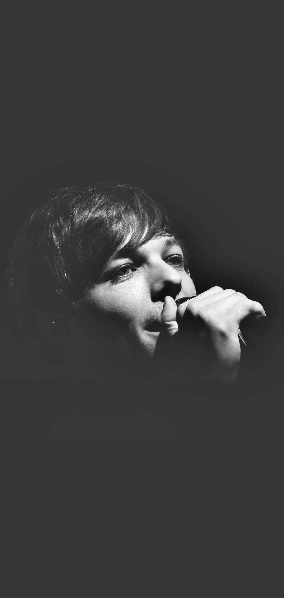 Black And White Louis Tomlinson 4gfsvwpkzbqz4py2 Wallpaper