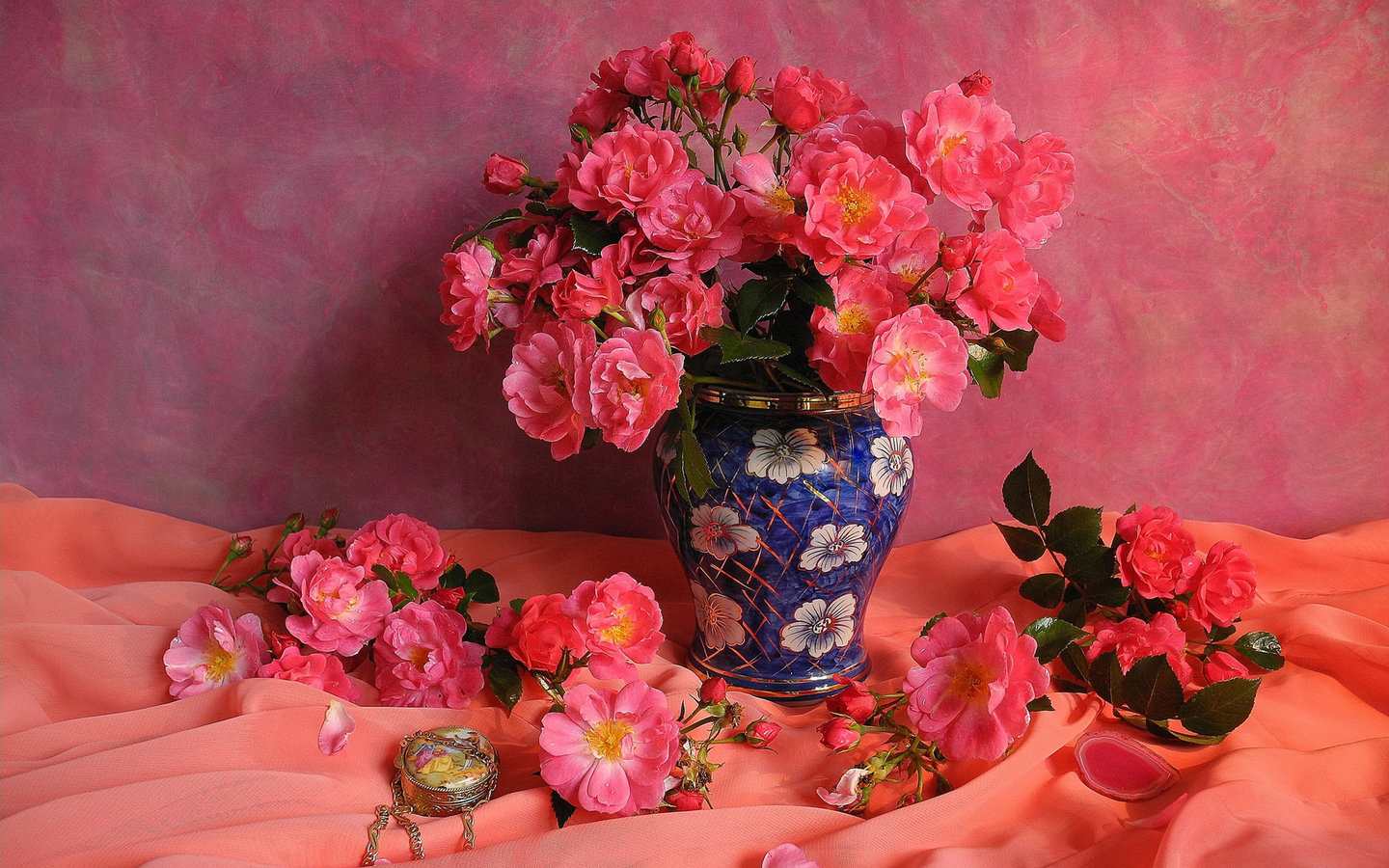  2014 Red Rose Flowers Desktop Background Wallpaper HD Wallpaper 1440x900