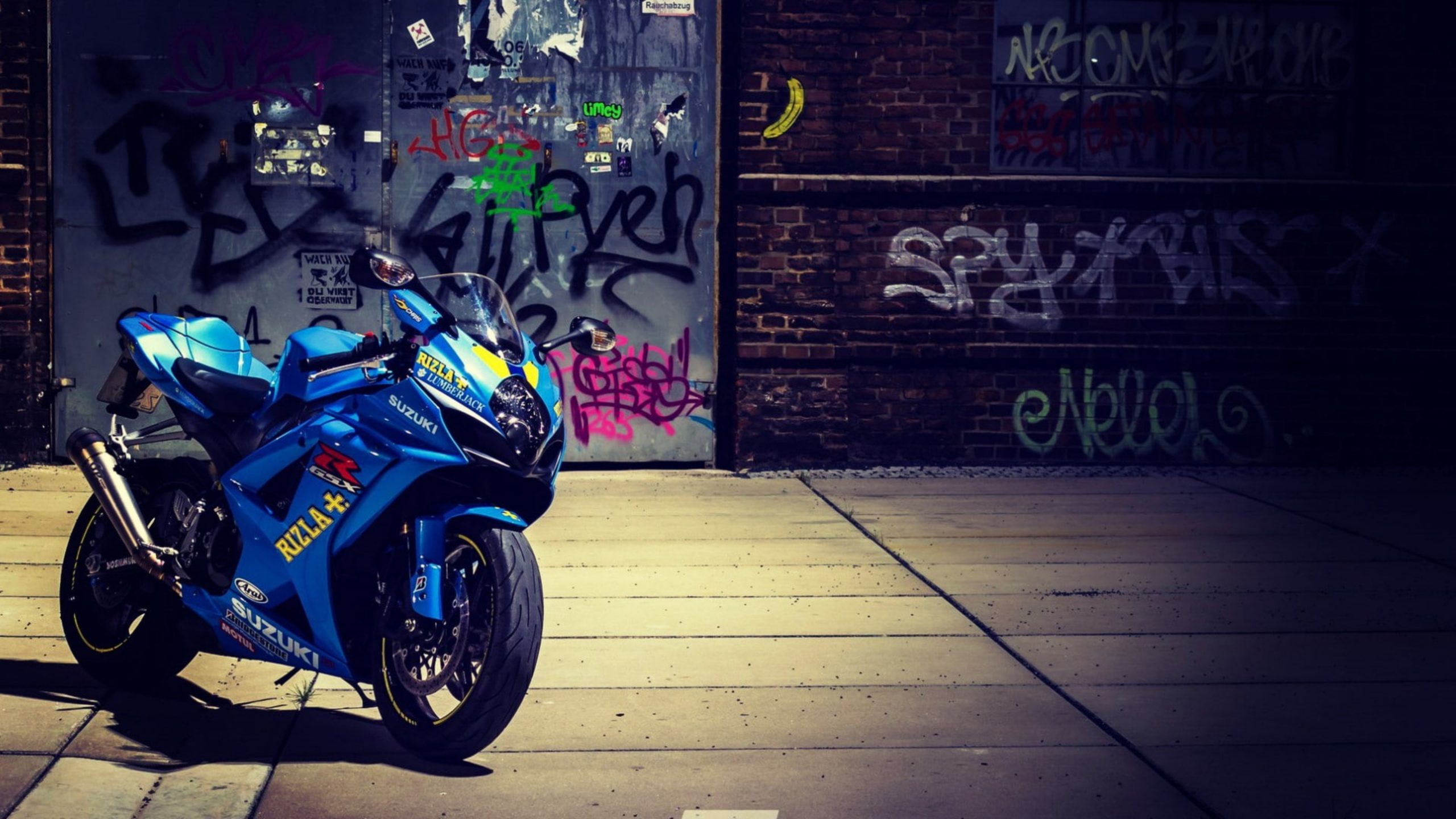 Suzuki Motorcycle 4k Wallpaper Badasshelmetstore