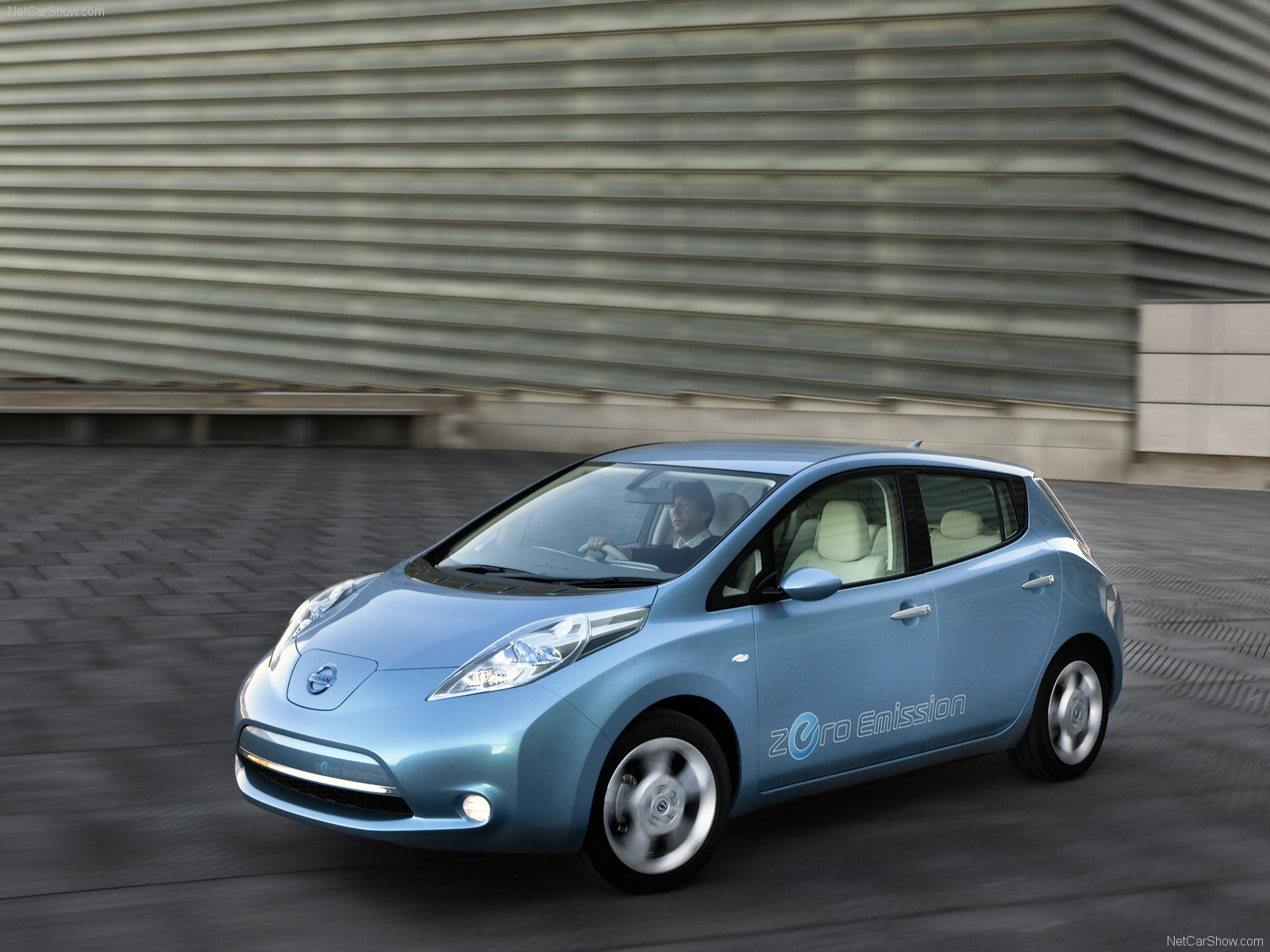 Nissan Leaf Picture Photo Gallery