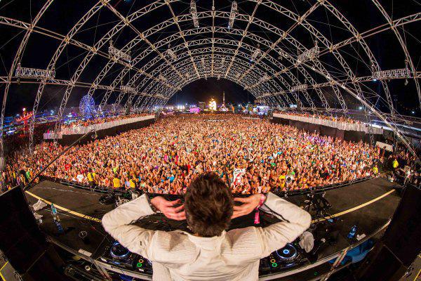 electric daisy carnival edc ritualistically attracts hundreds of 600x400
