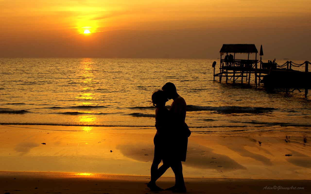 Sunset Romantic Beach Couple HD Wallpaper