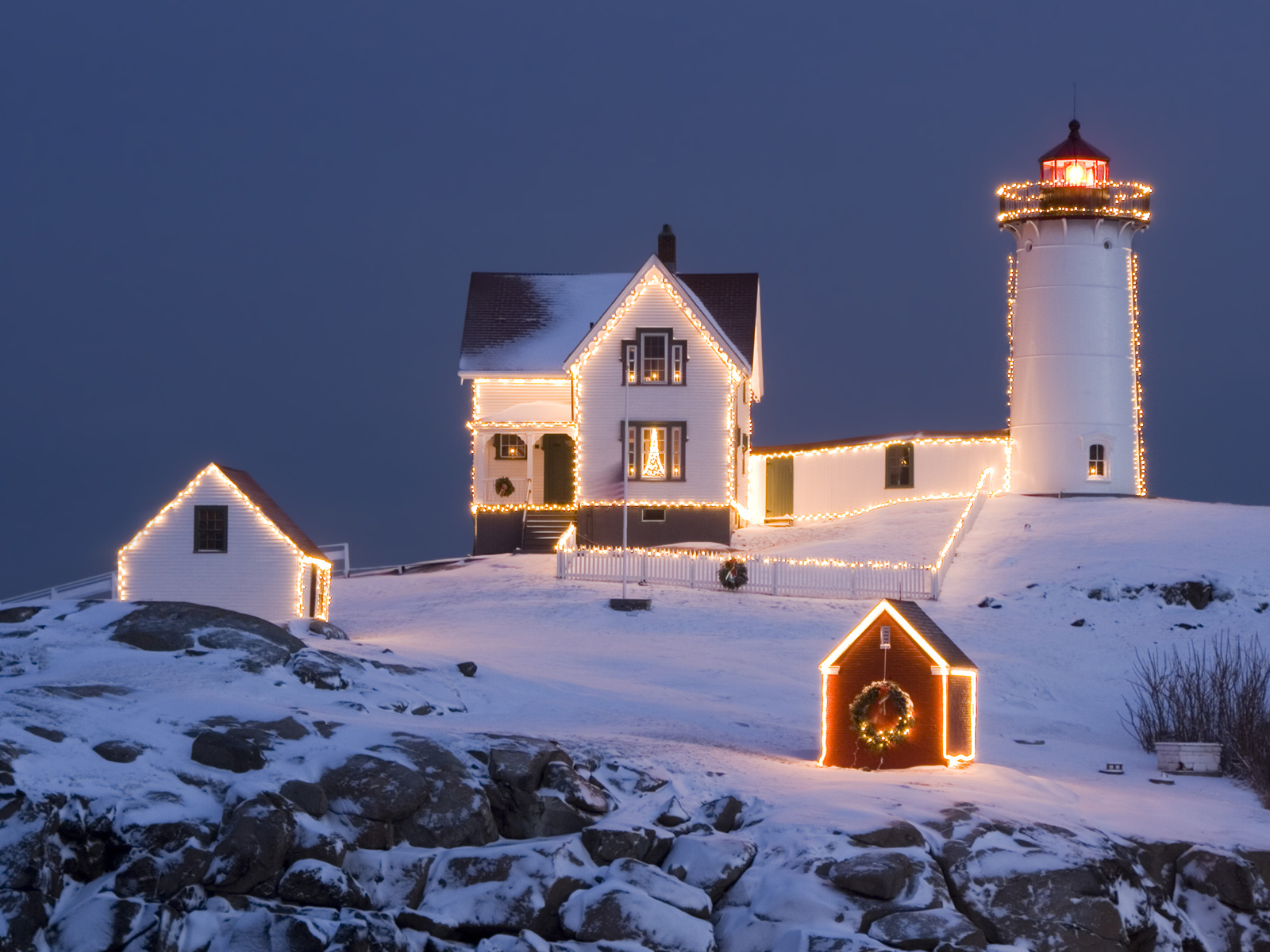 Lighthouse Christmas Desktop Wallpaper
