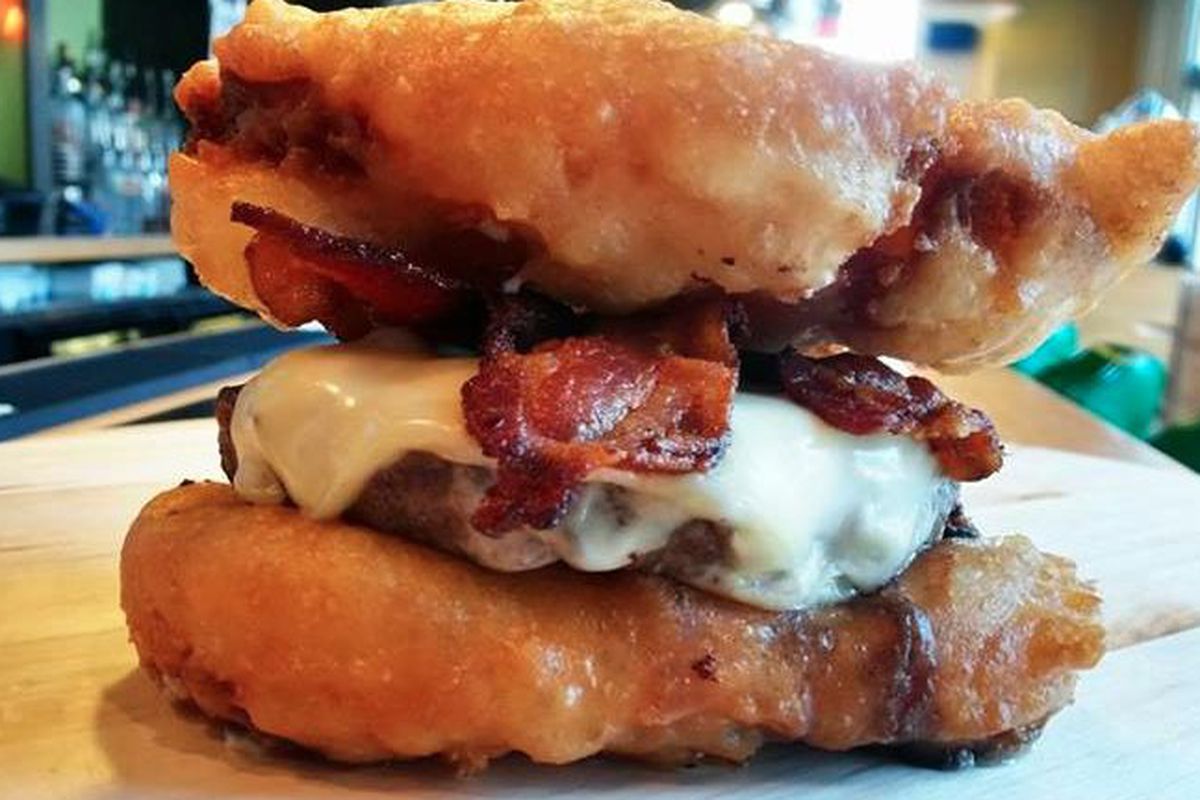 Behold The Deep Fried Twinkie Burger At Philly S Pyt Eater