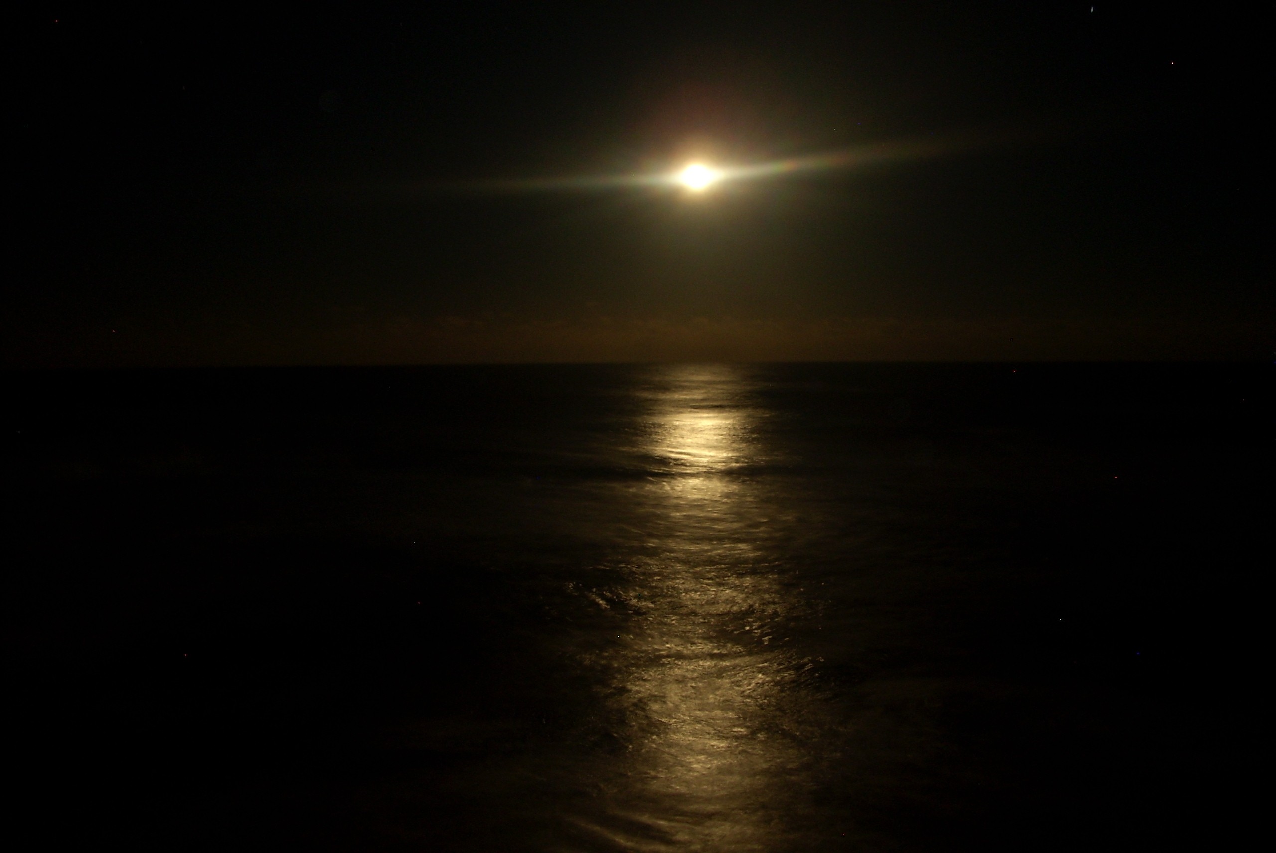 Открытое море ночью