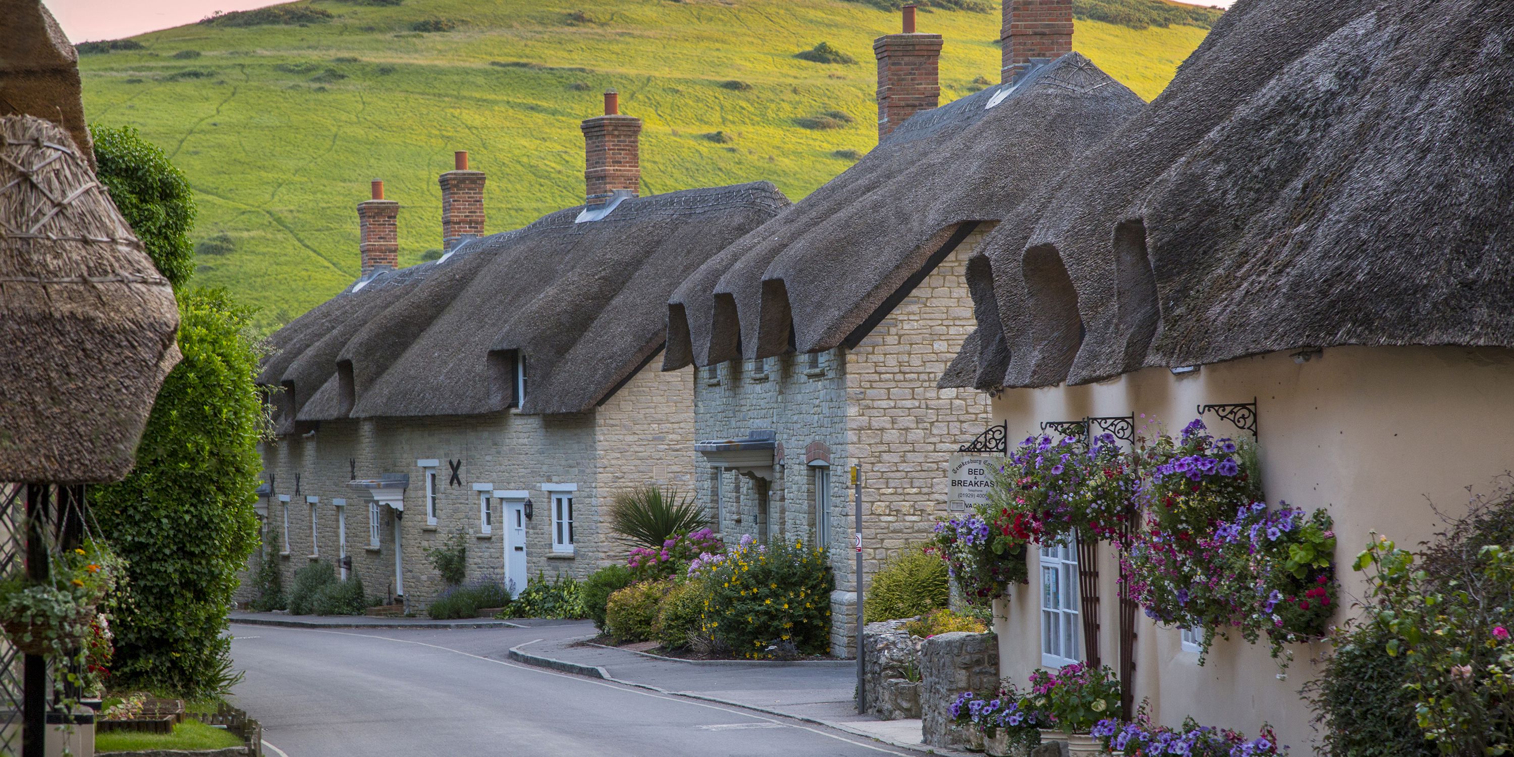 Photos Of English Country Cottages That Make Us Want One Right Now