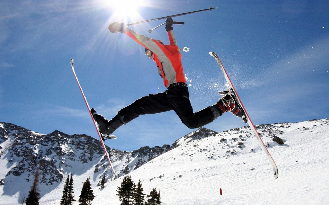Skiing Cool Jump Wallpaper Pictures