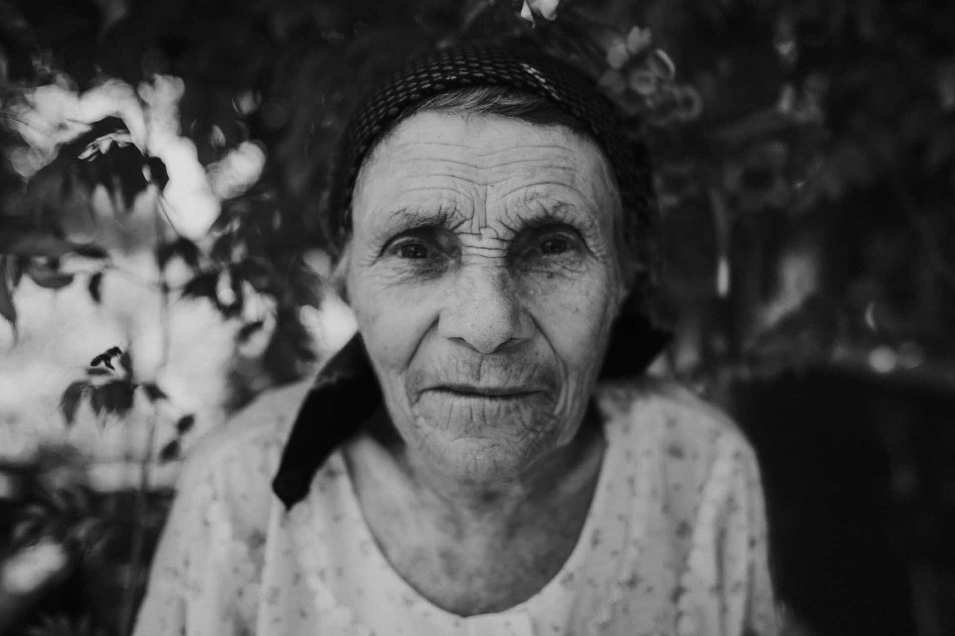 Old Woman Wallpaper