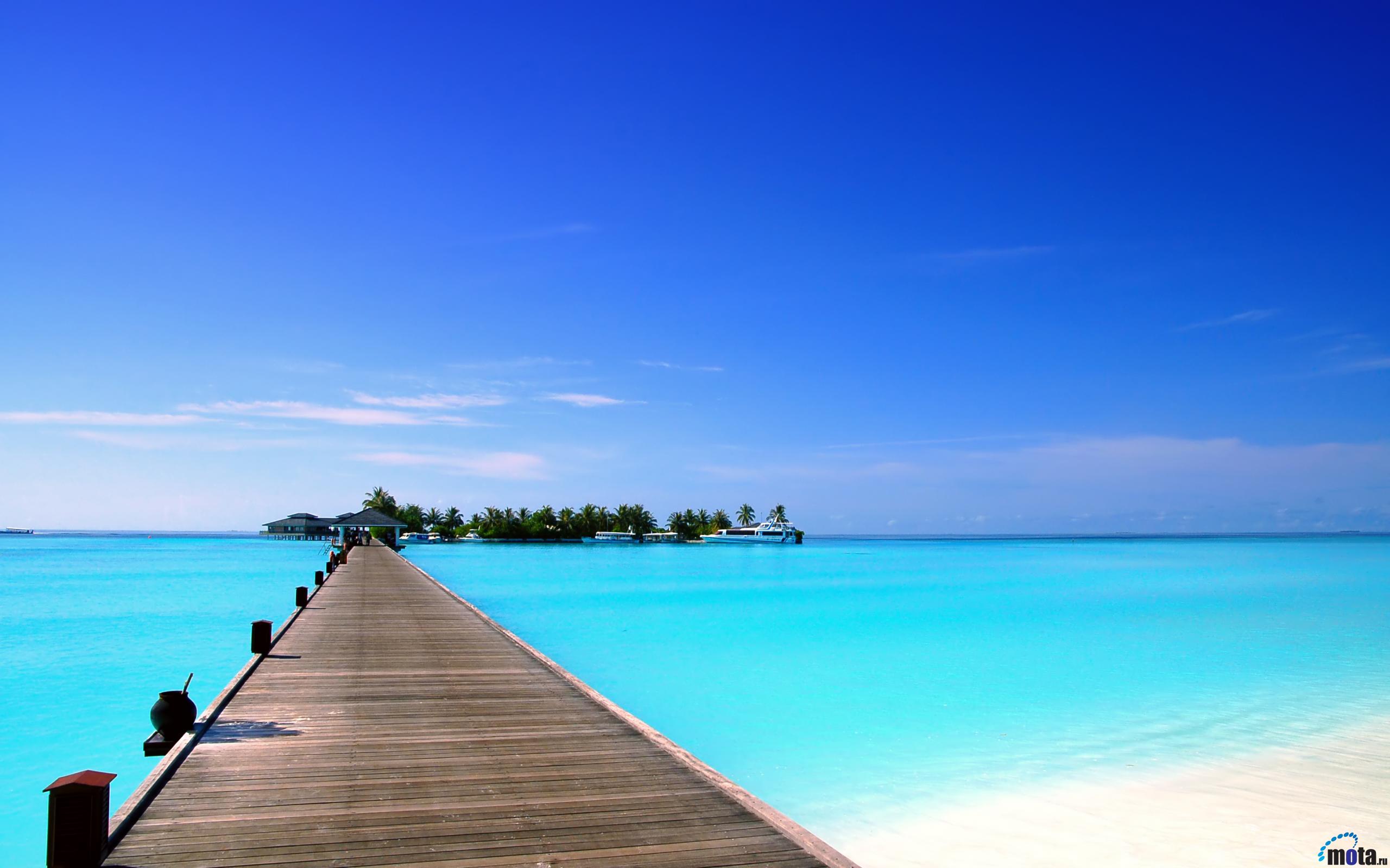 Wallpaper Sun Island hotel Maldives islands 2560 x 1600 widescreen