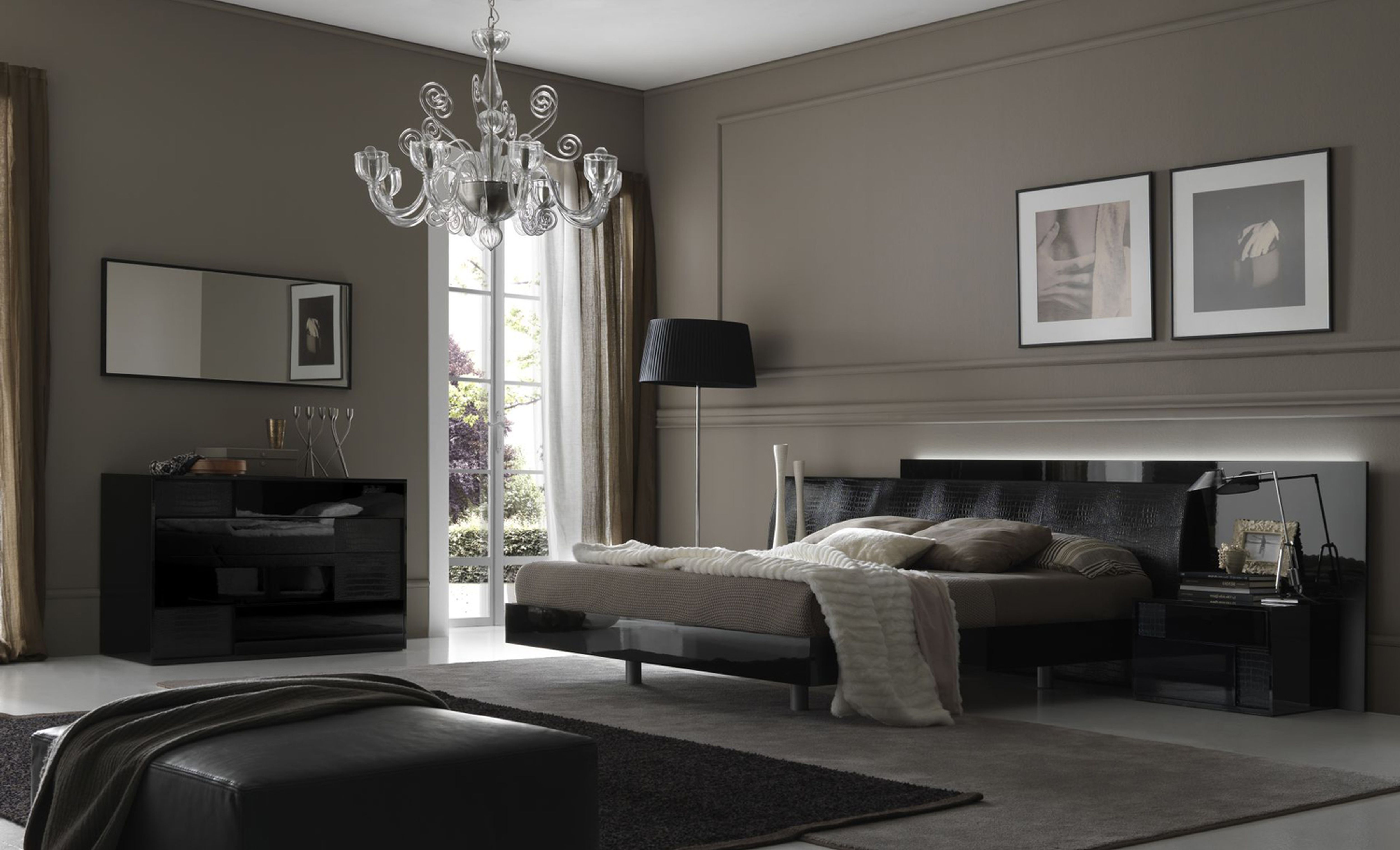 47 Sophisticated Wallpaper Bedroom Makeovers On Wallpapersafari