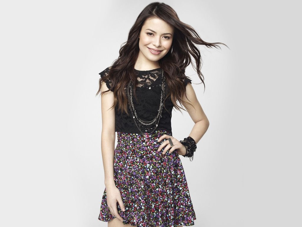 Miranda Cosgrove Wallpaper