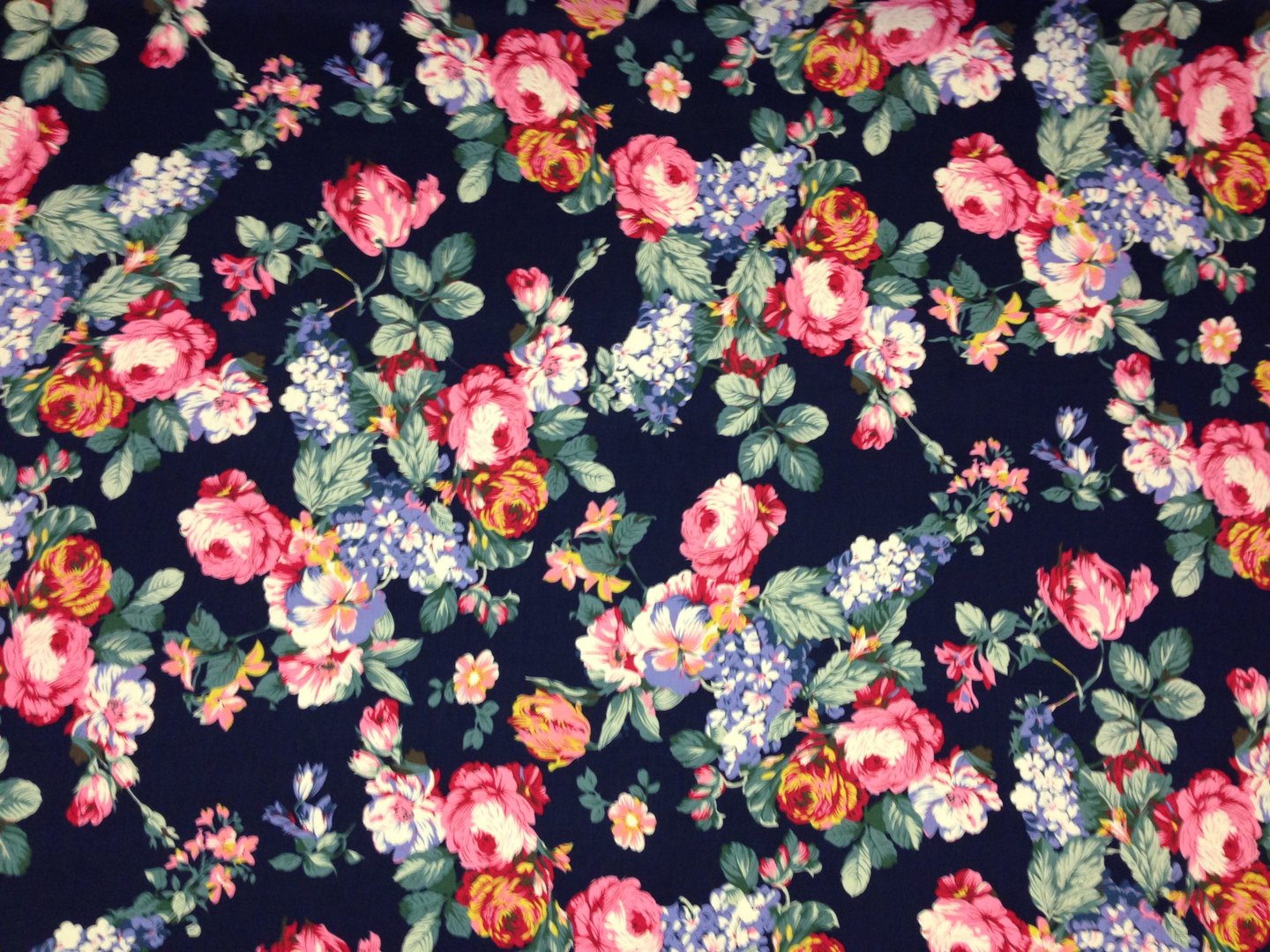 D8 Floral Navy Wallpaper