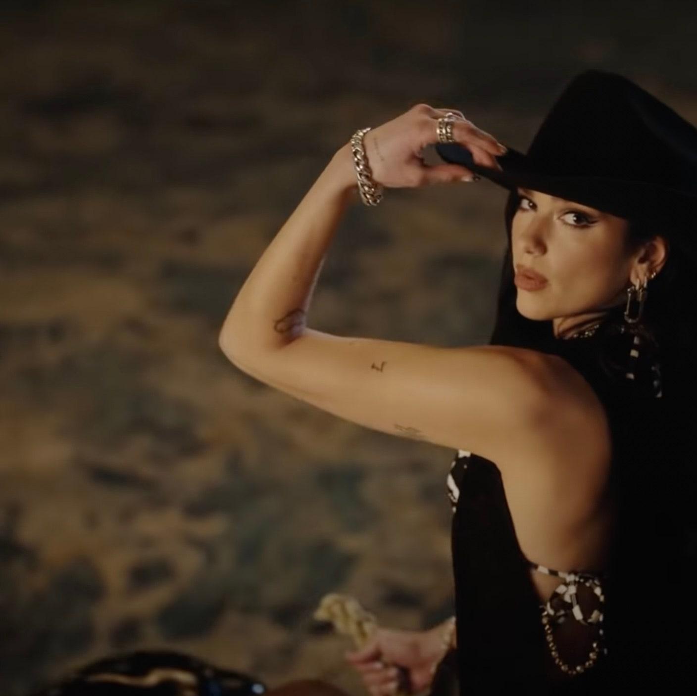 Watch Dua Lipa S New Video For Love Again Pitchfork