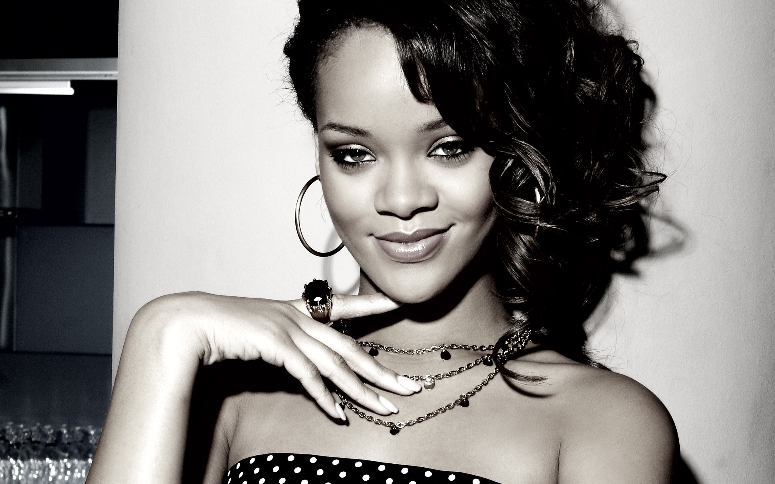 Rihanna Smile HD Wallpaper