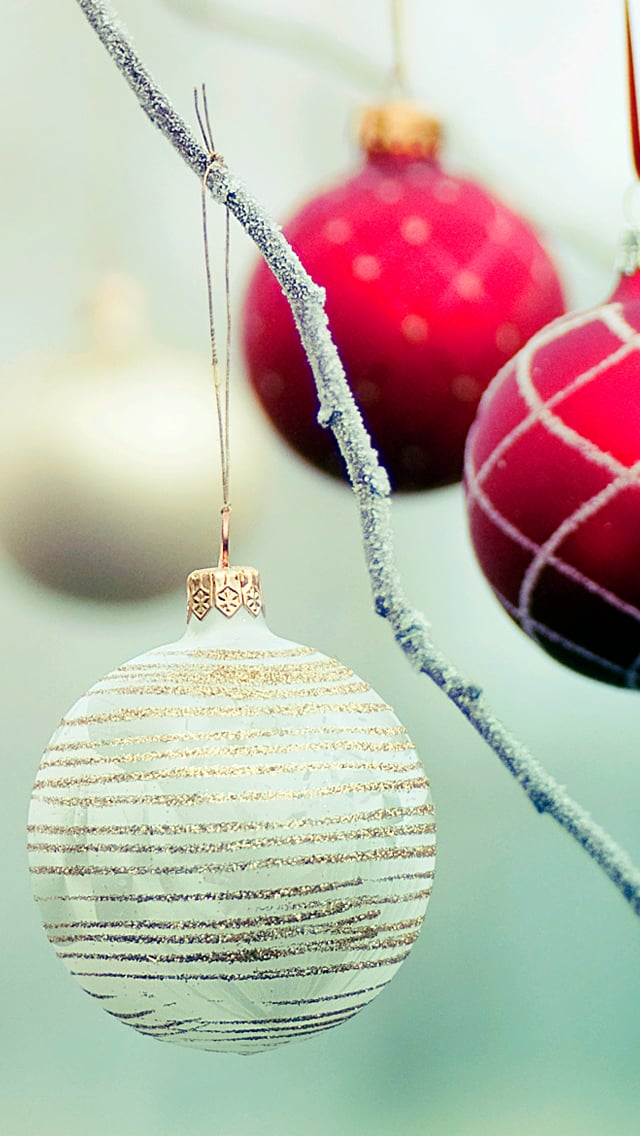 White Christmas ball iPhone 5s Wallpaper Download iPhone Wallpapers