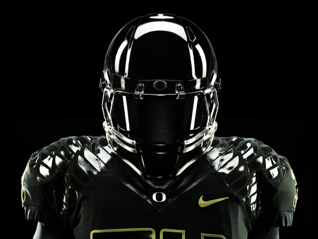Buzz About Nike Rose Bowl Uniforms Doesn T Extend To Oregon Wisconsin