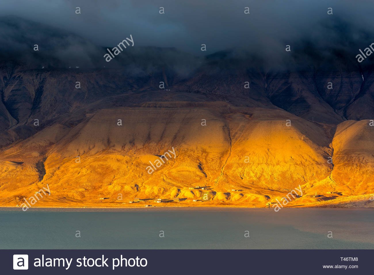 free-download-sunset-of-the-mountains-opposite-of-longyearbyen