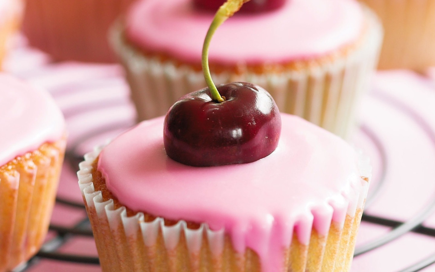 30 Cupcake Wallpapers and Desktop Backgrounds Solo Foods
