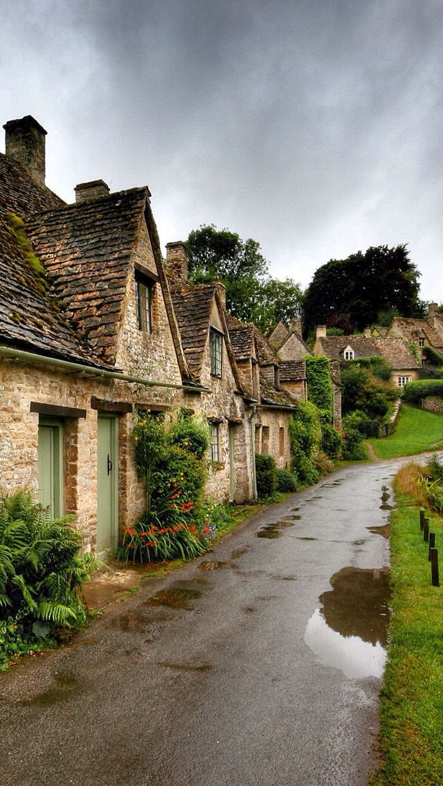 Country Lane iPhone Wallpaper