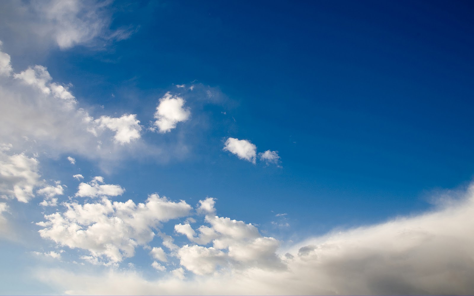 Wolken En De Blauwe Lucht Bureaublad Achtergronden