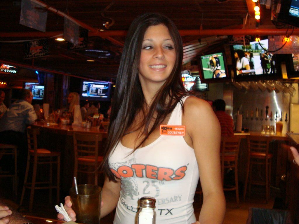 Avery Real World Hooters Calendar Imgkid The