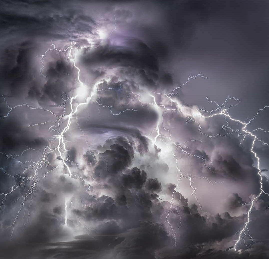 Aesthetic Lightning Wallpaper Artofit