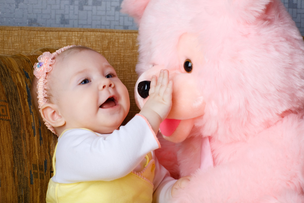 Sweet Baby With Pink Toy HD Wallpaper