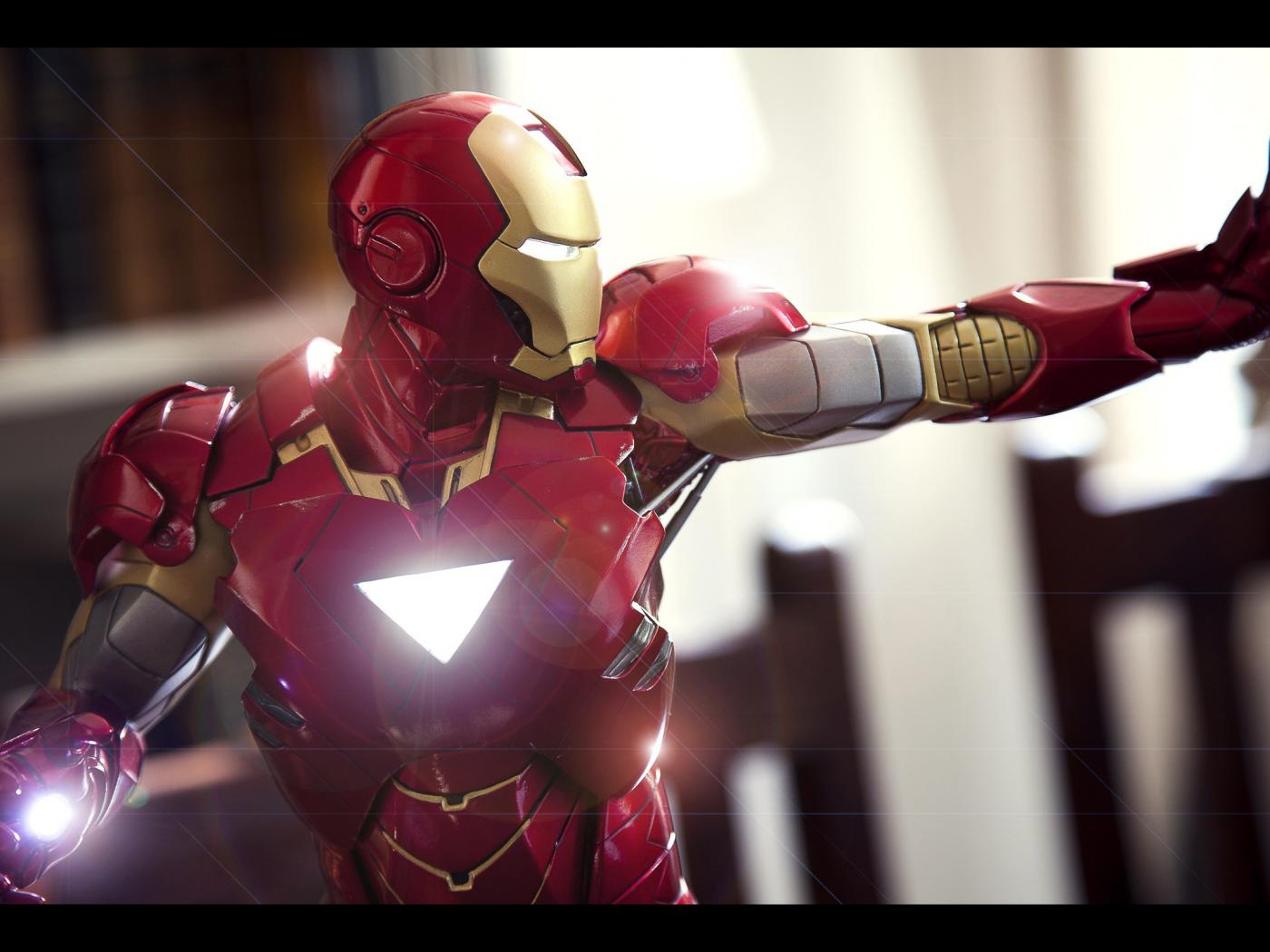Cool Wallpaper Of Iron Man In Close Up Wearing New Suit