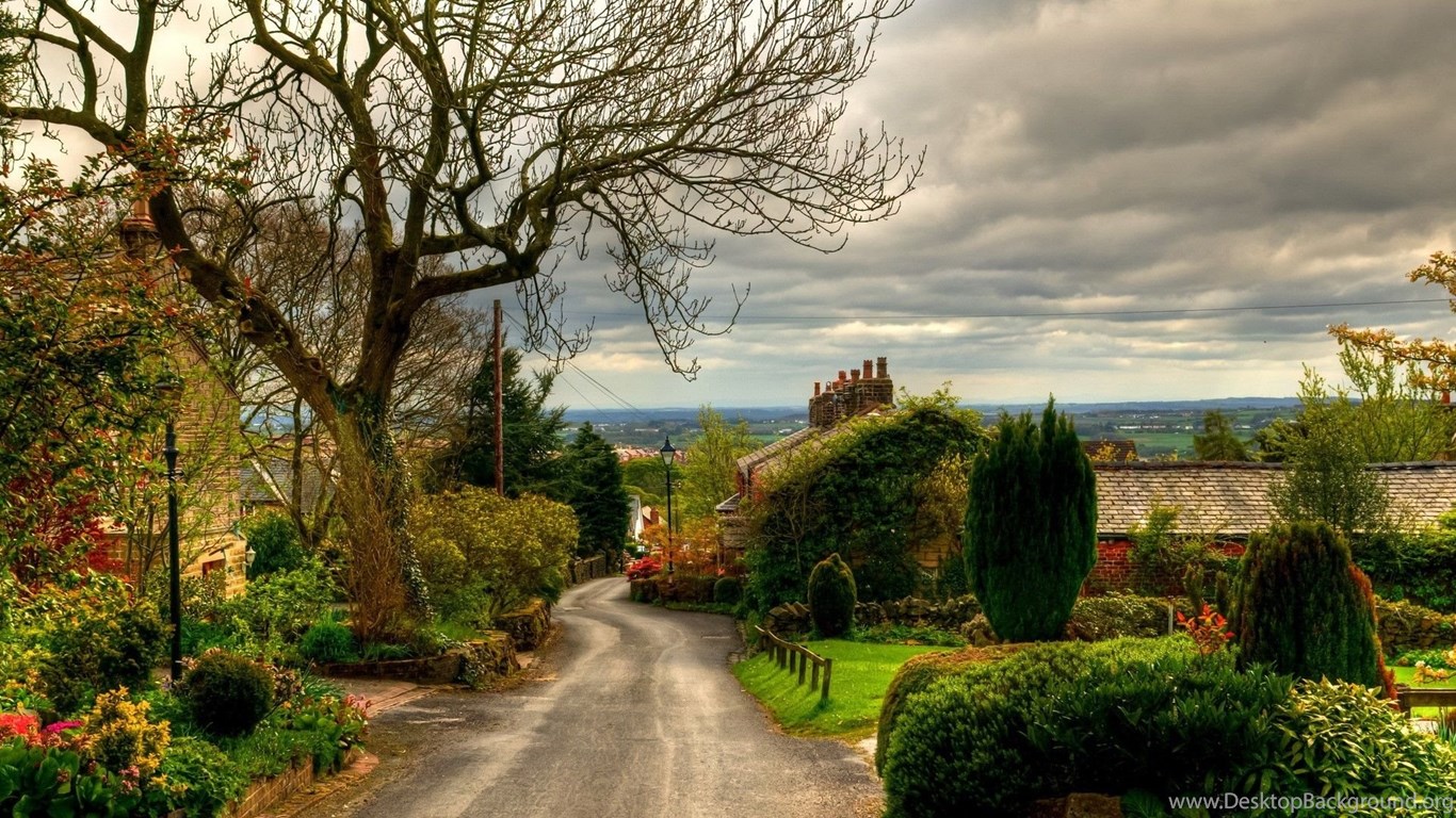 Lovely Road Through Quaint English Village Wallpapers Desktop