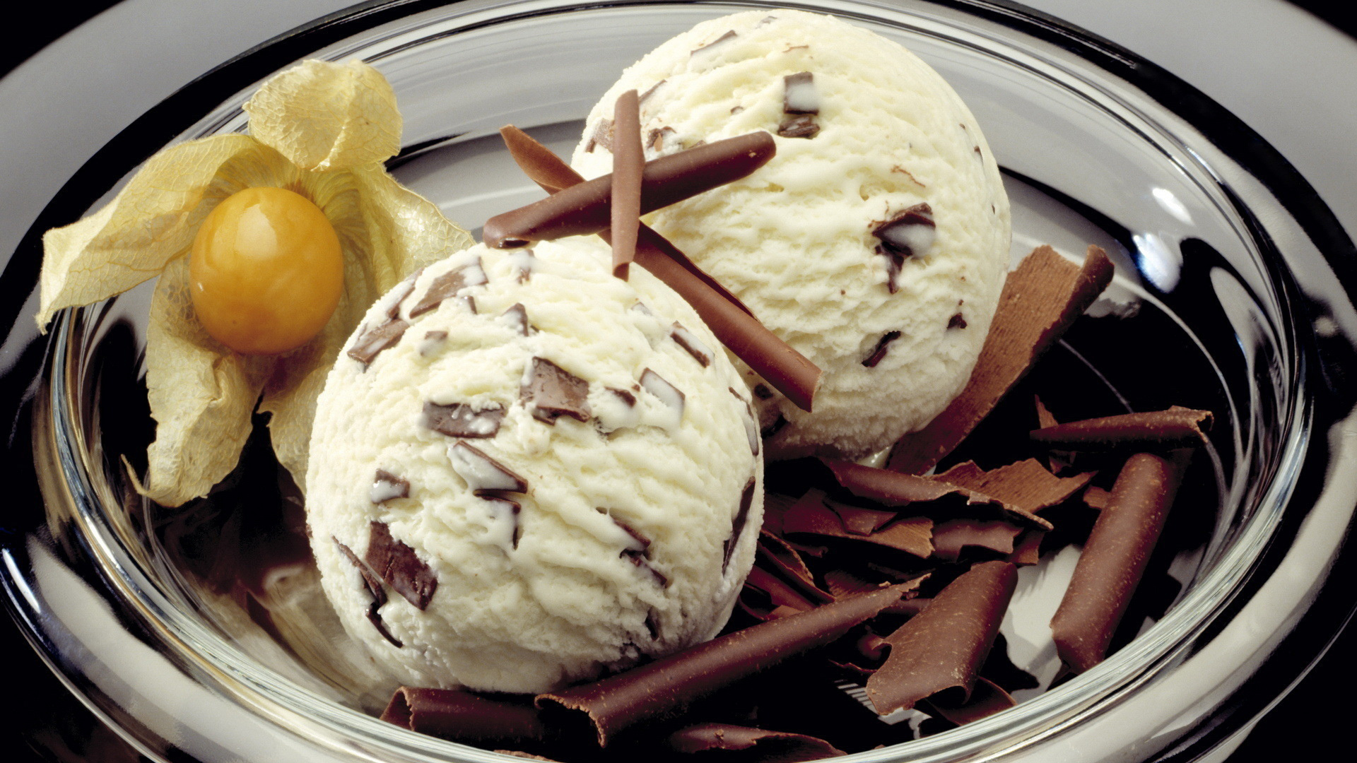 Sweet Vanilla Chocolate Ice Cream HD Wallpaper
