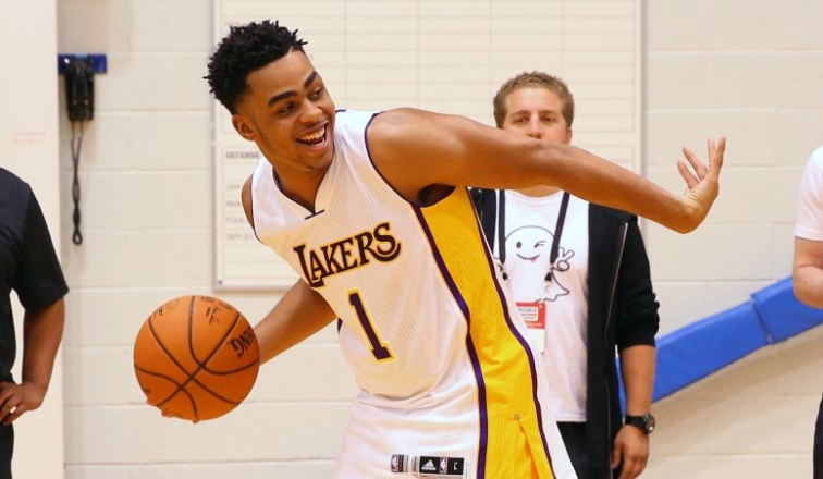 Angelo Russell Practices His Shot At The Nba Rookie Photo Shoot