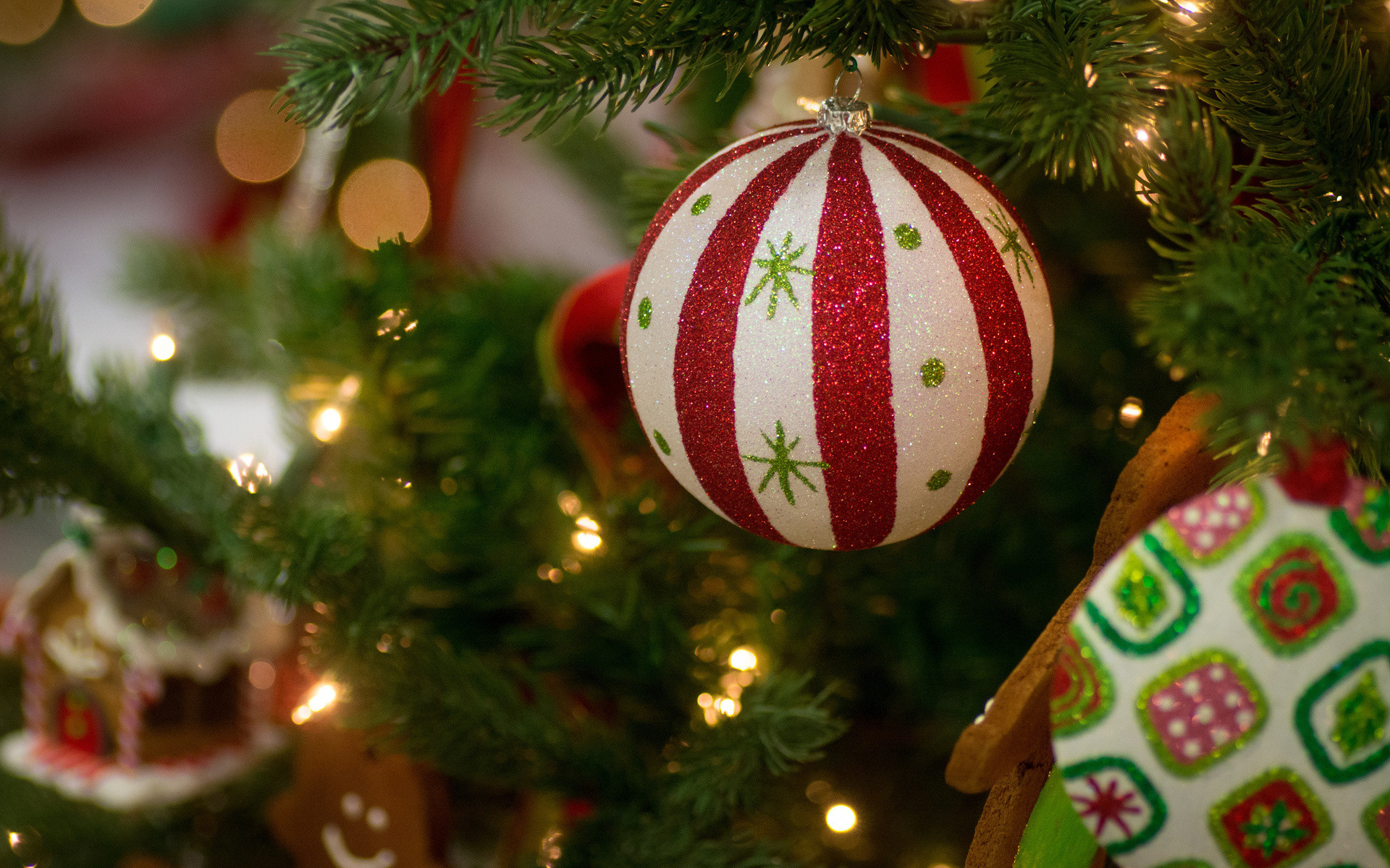 Christmas Ornaments Wallpaper