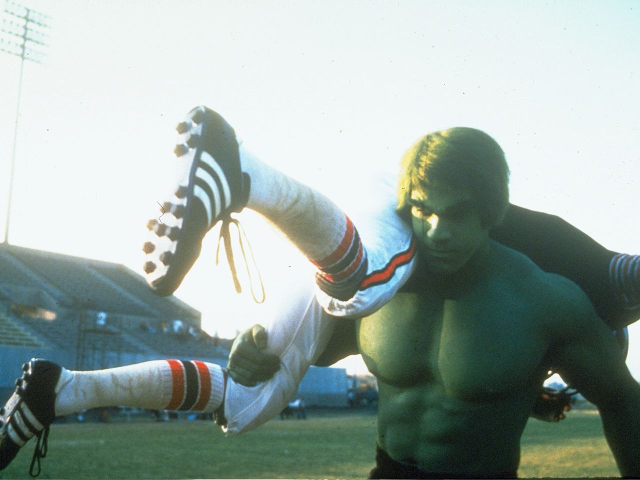 Description Hulk Plays Football Wallpaper