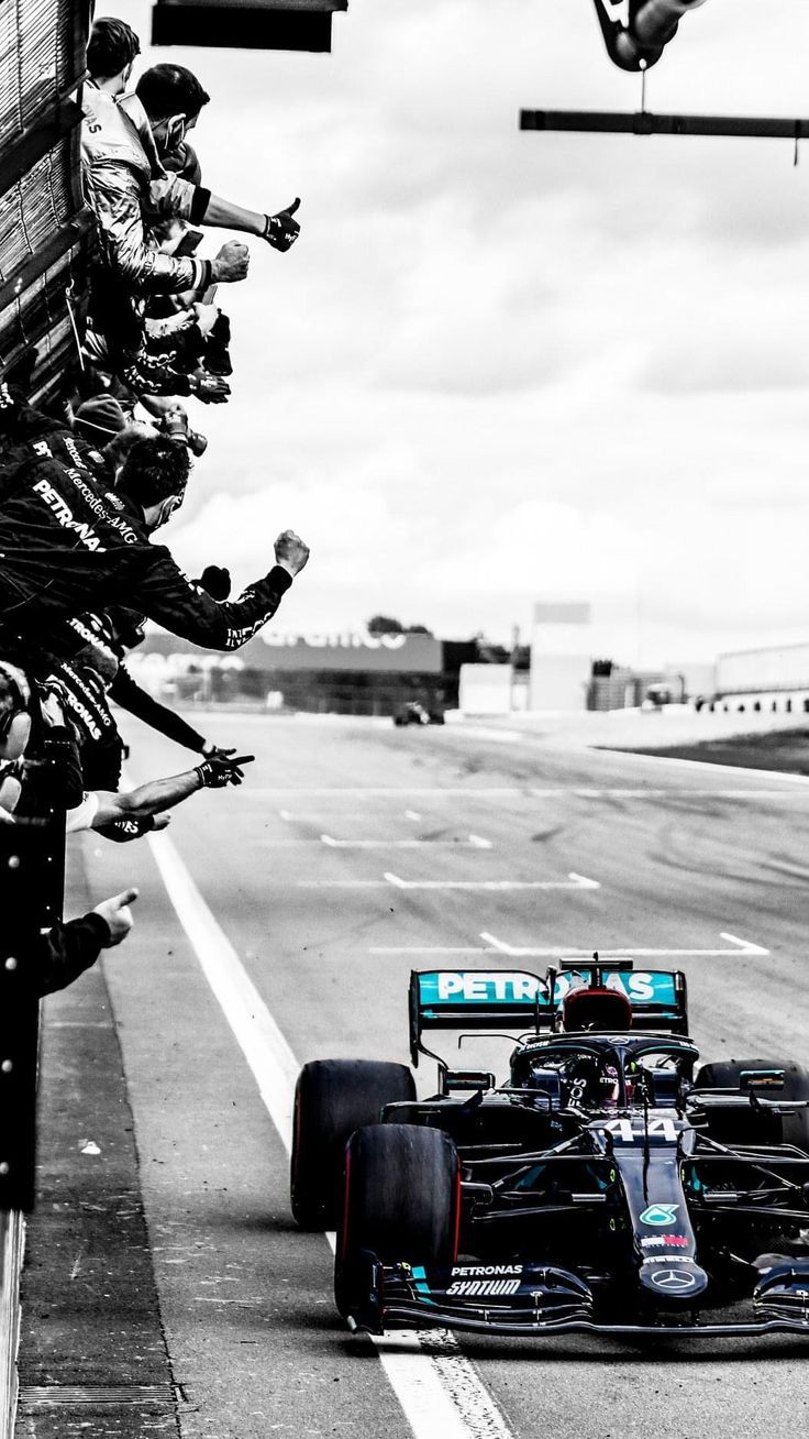 Pin Em Lh Formula Car Lewis Hamilton