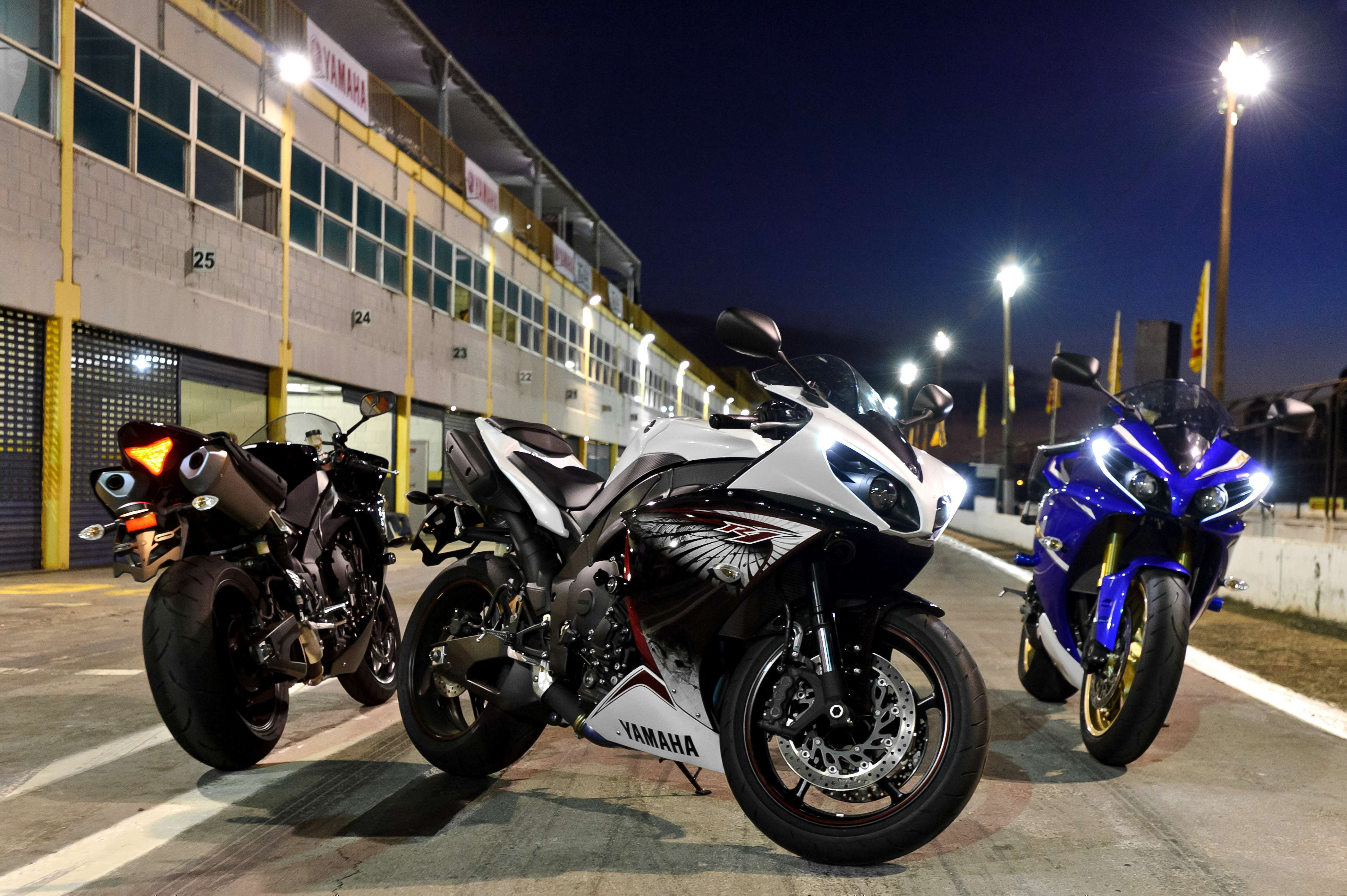 View Of Yamaha R1 Wallpapers Hd Car Wallpapers 4200x2795