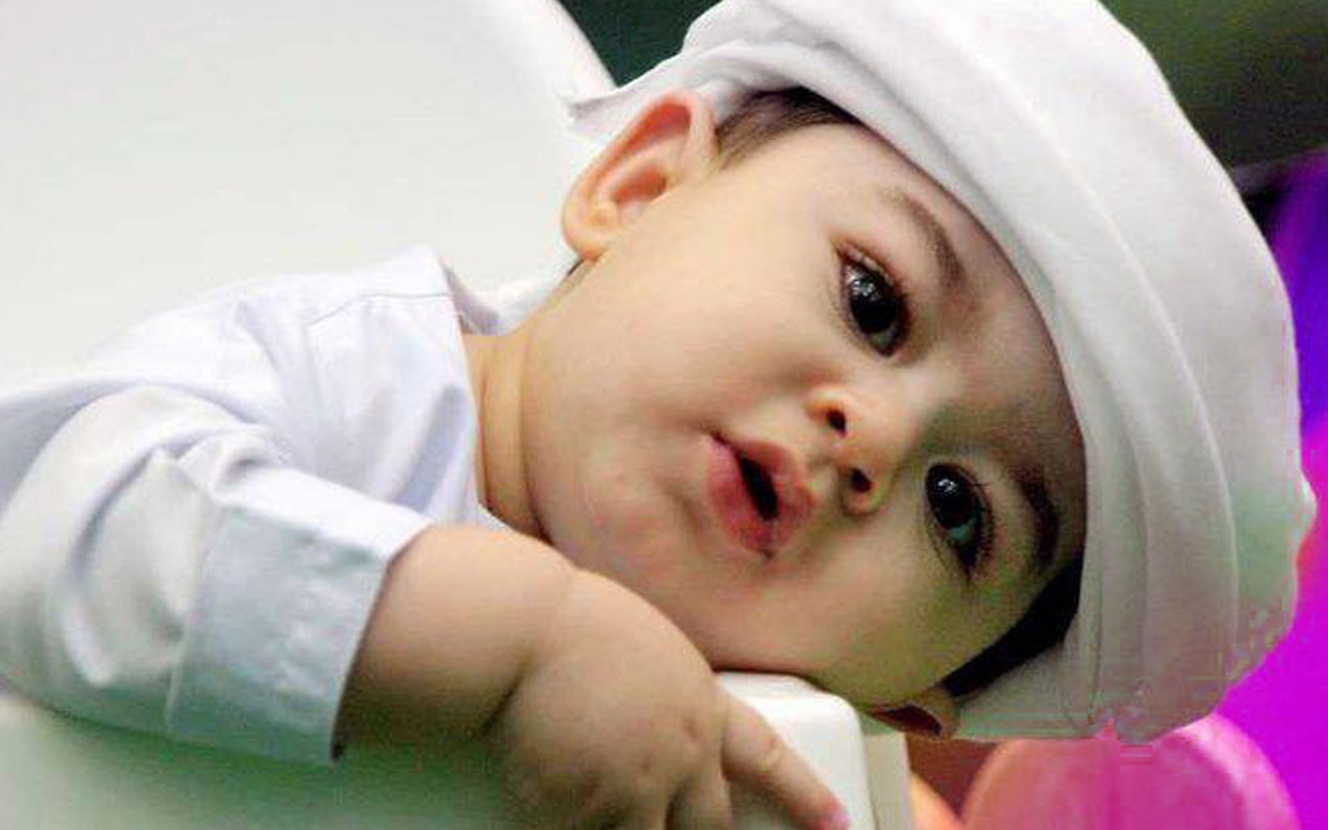 Cute Baby Wallpaper HD