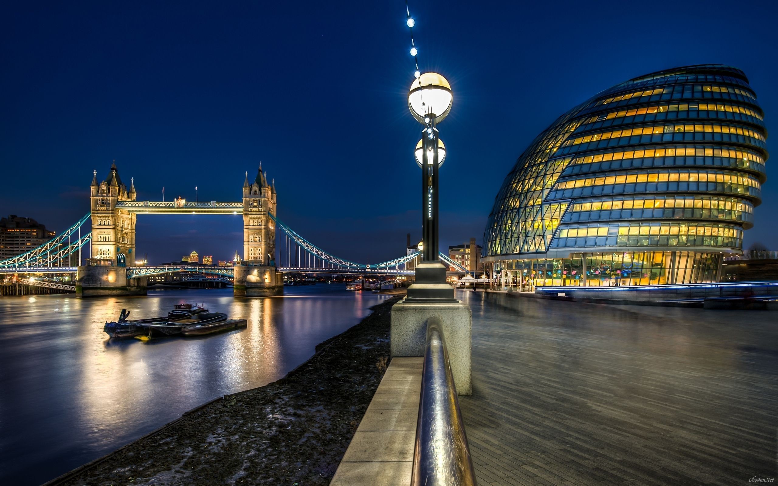 A stunning night view of Tower Bridge and City Hall in London, England