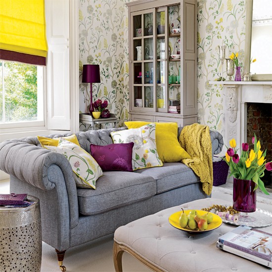 Living room wallpaper with yellow accents Wallpaper ideas for