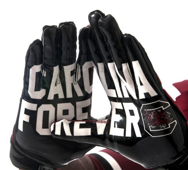 Displaying Gallery Image For Usc Football Gloves