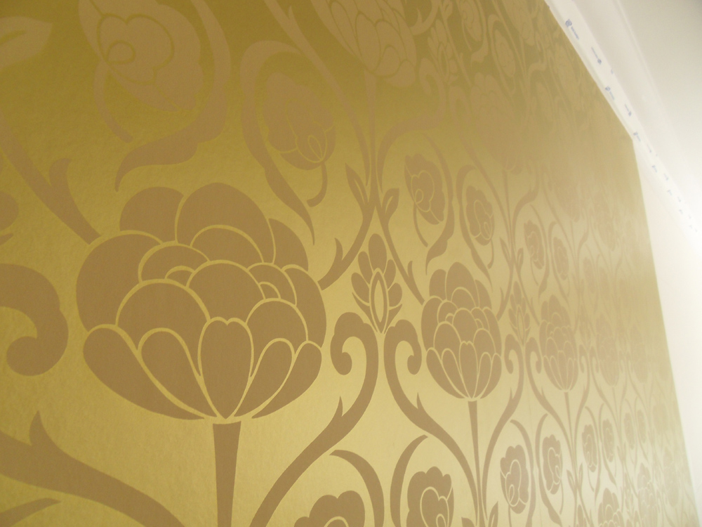  Republic Harlequin Oriana metallic gold Wallpaper Installation