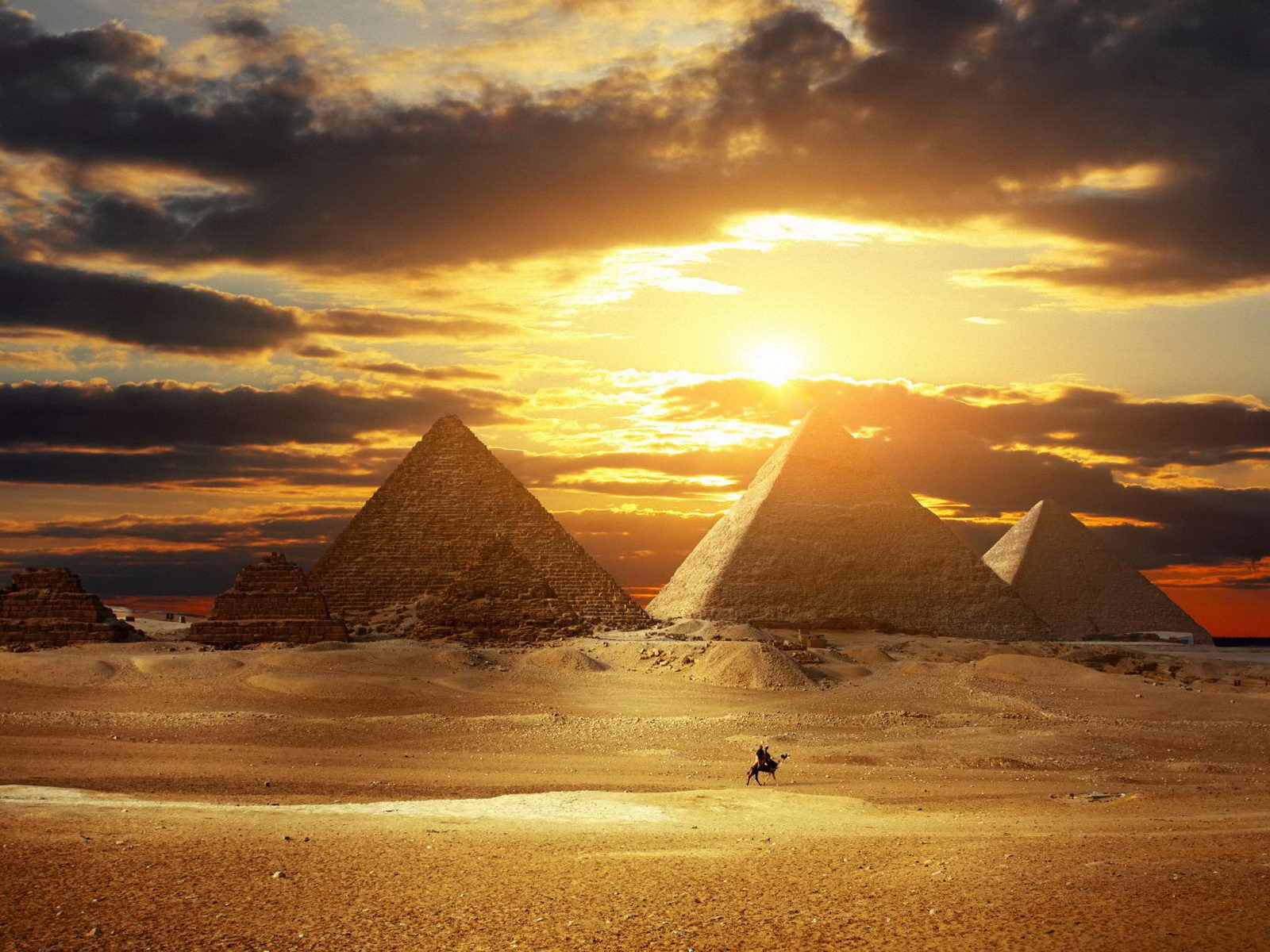 Egyptian Piramids Wallpaper