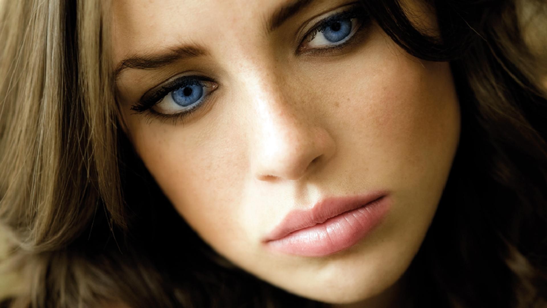 Beautiful Faces Wallpaper