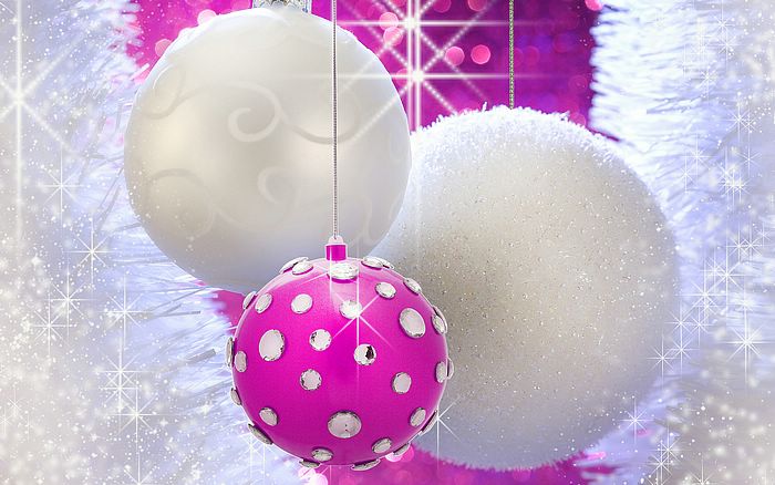 Pink And White Christmas Balls Tree